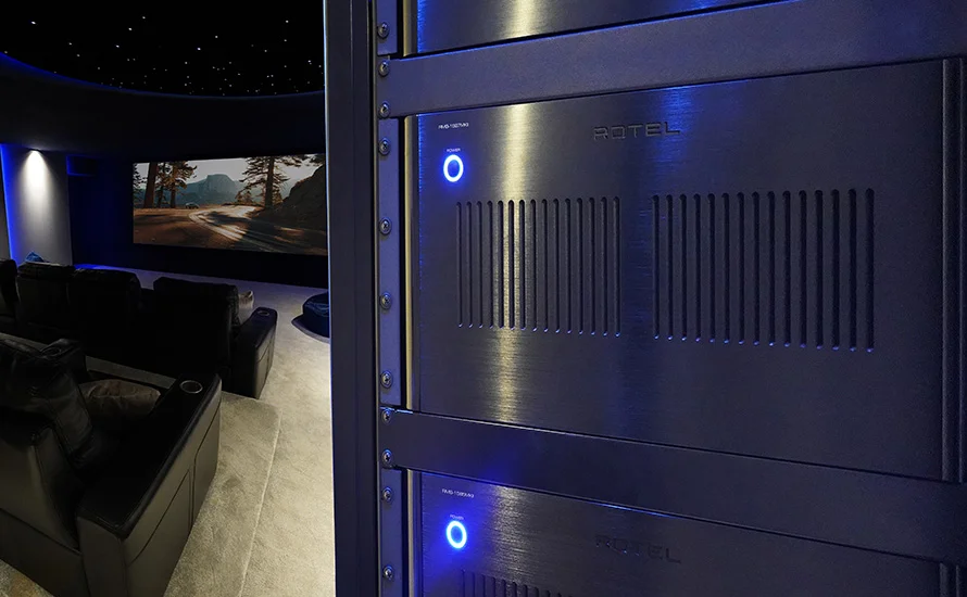 RAC d'amplificateurs Rotel pour un système home cinéma